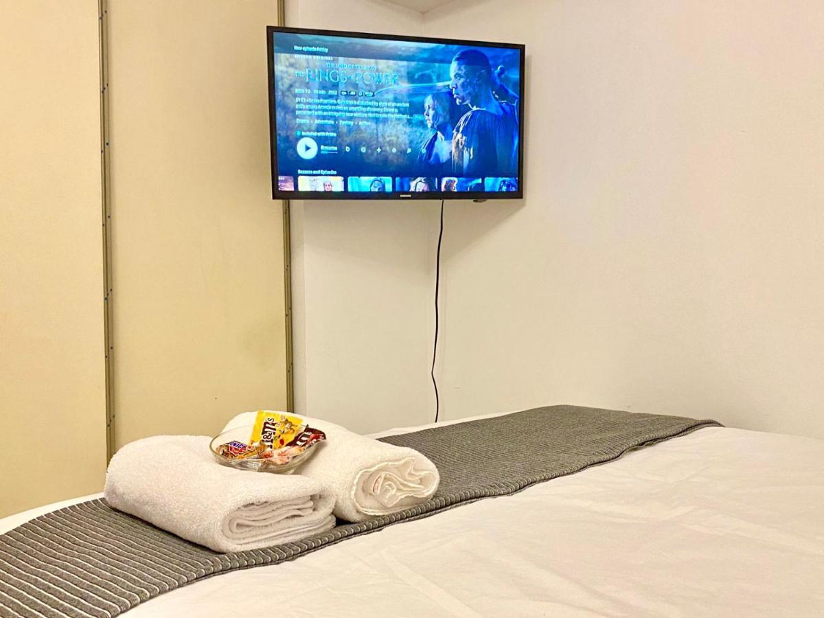 Toronto Bed & Breakfast - Free Parking Esterno foto