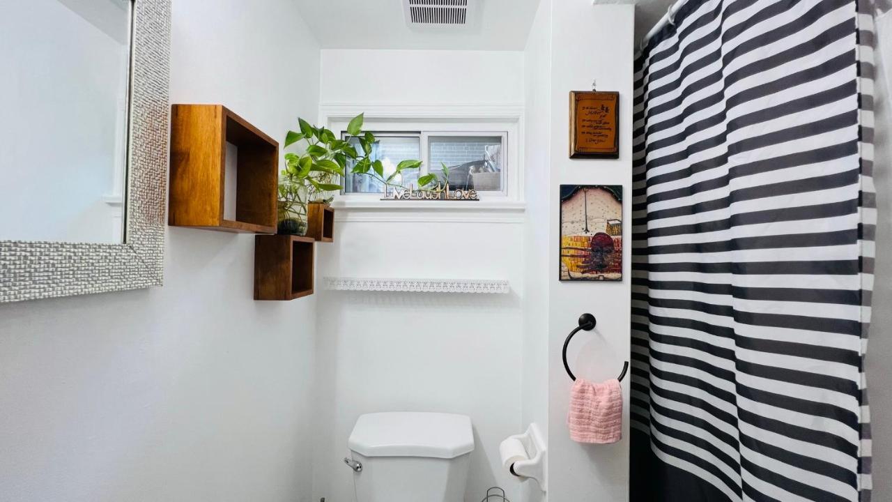 Toronto Bed & Breakfast - Free Parking Esterno foto
