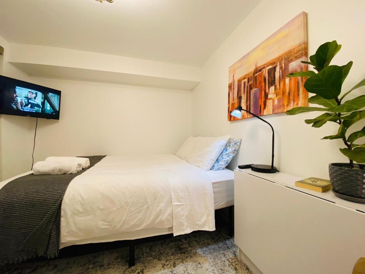 Toronto Bed & Breakfast - Free Parking Esterno foto