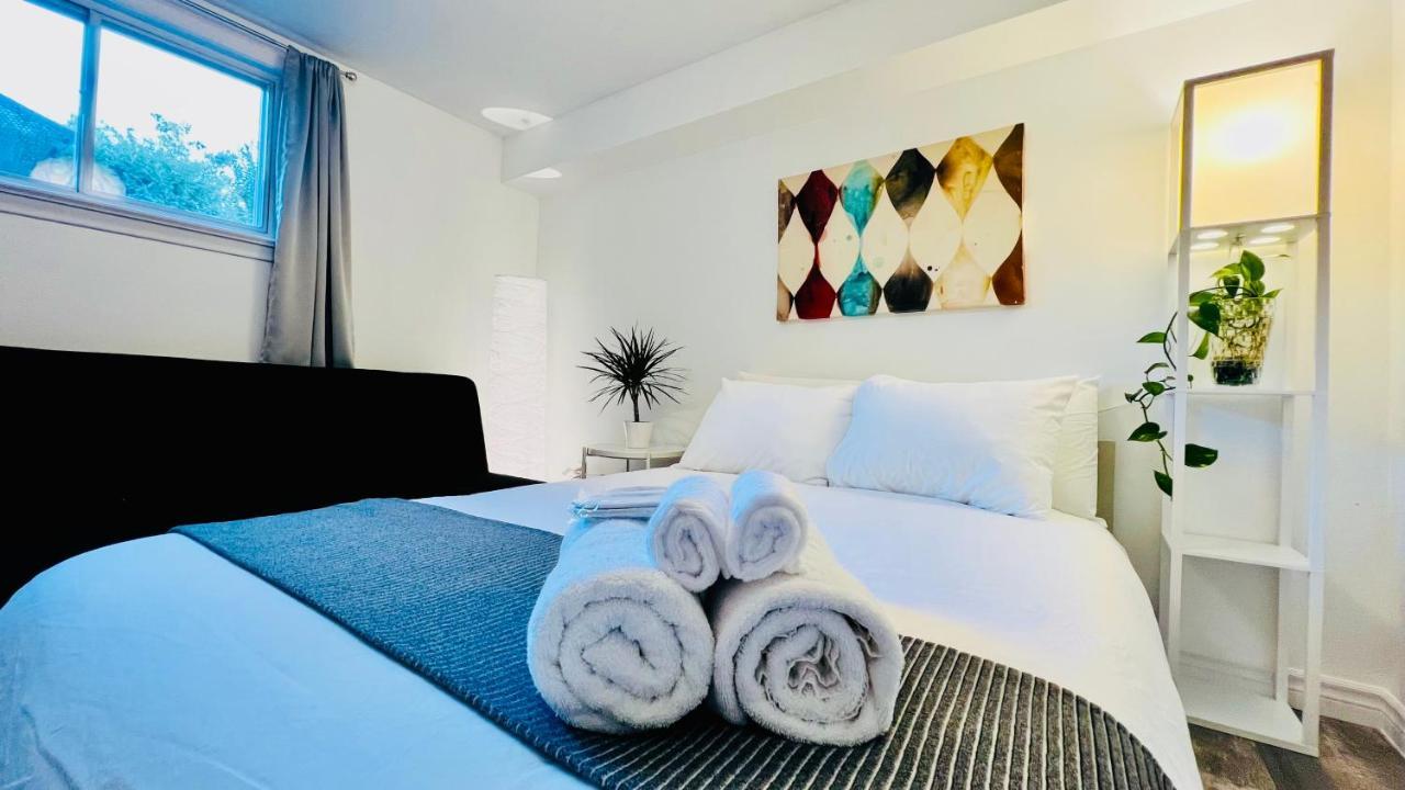 Toronto Bed & Breakfast - Free Parking Esterno foto