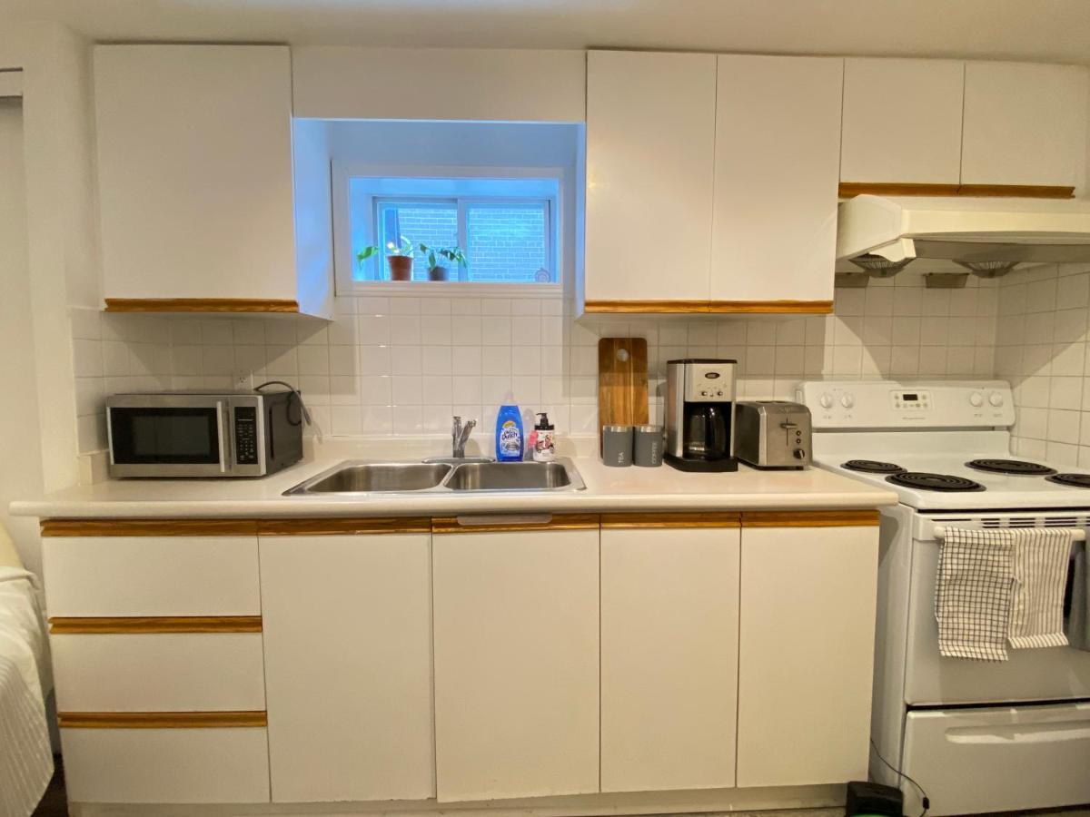 Toronto Bed & Breakfast - Free Parking Esterno foto