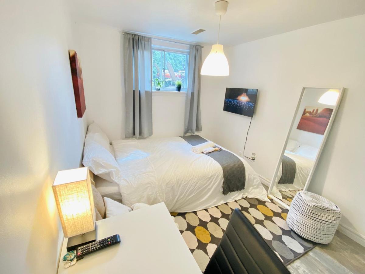 Toronto Bed & Breakfast - Free Parking Esterno foto