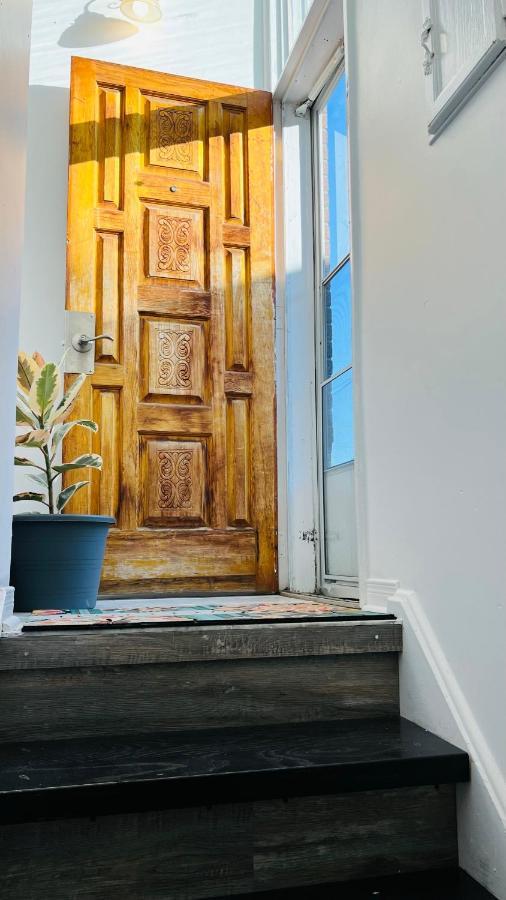 Toronto Bed & Breakfast - Free Parking Esterno foto