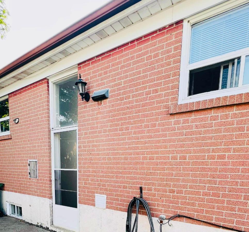 Toronto Bed & Breakfast - Free Parking Esterno foto