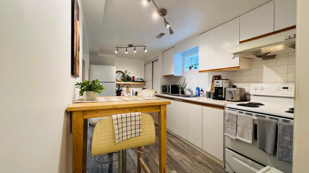 Toronto Bed & Breakfast - Free Parking Esterno foto