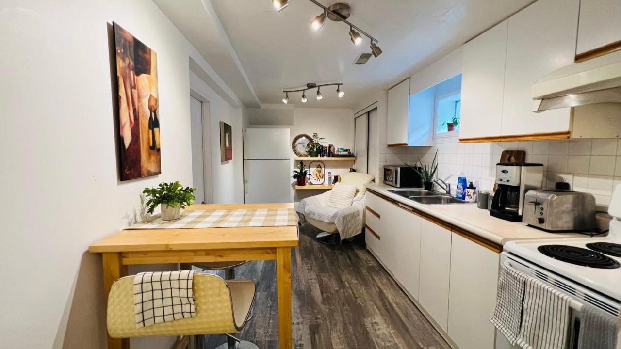 Toronto Bed & Breakfast - Free Parking Esterno foto