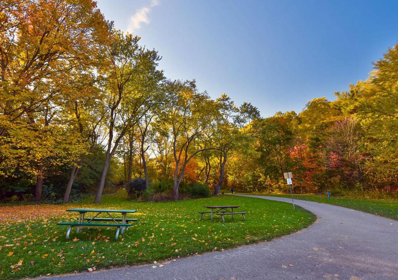 Toronto Bed & Breakfast - Free Parking Esterno foto