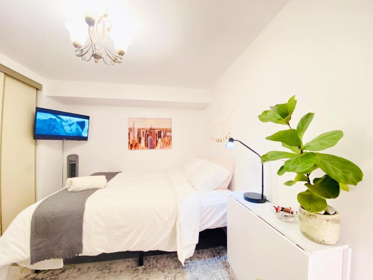 Toronto Bed & Breakfast - Free Parking Esterno foto