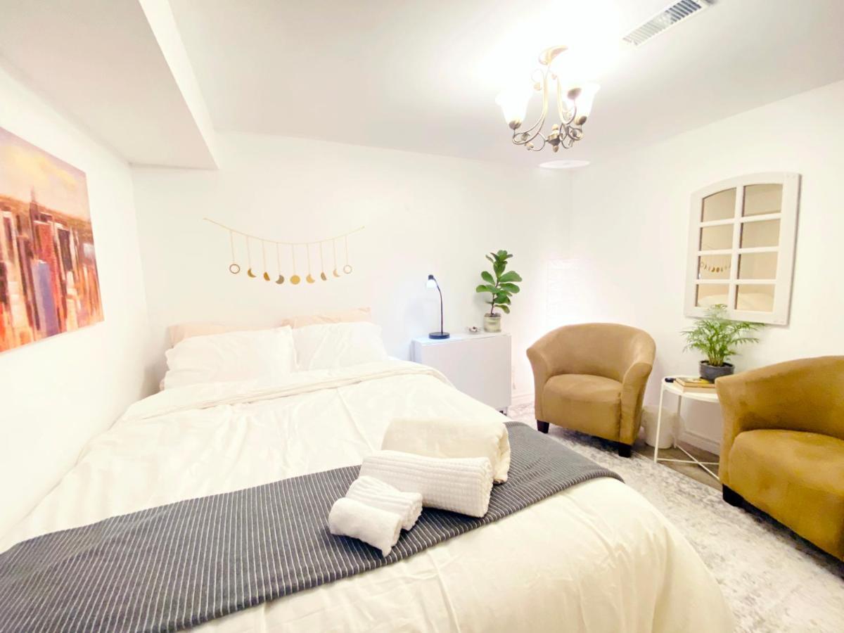 Toronto Bed & Breakfast - Free Parking Esterno foto