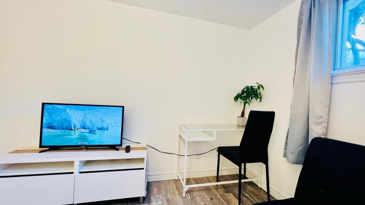 Toronto Bed & Breakfast - Free Parking Esterno foto